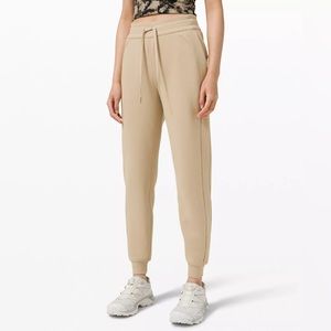 Lululemon Scuba High Rise Joggers size 6